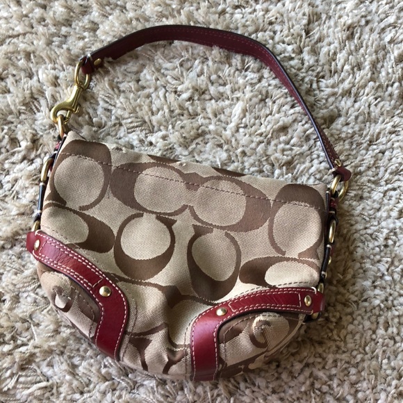 Coach Handbags - Cute little Coach bag